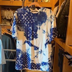 Louis Vuitton Blue and White Patterned Tee